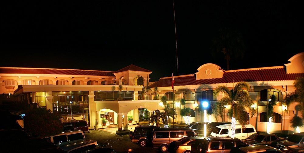 Hotel Del Rio Iloilo City Exteriör bild